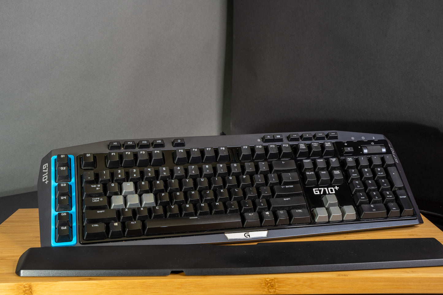 Logitech G710+ W/Palm Rest